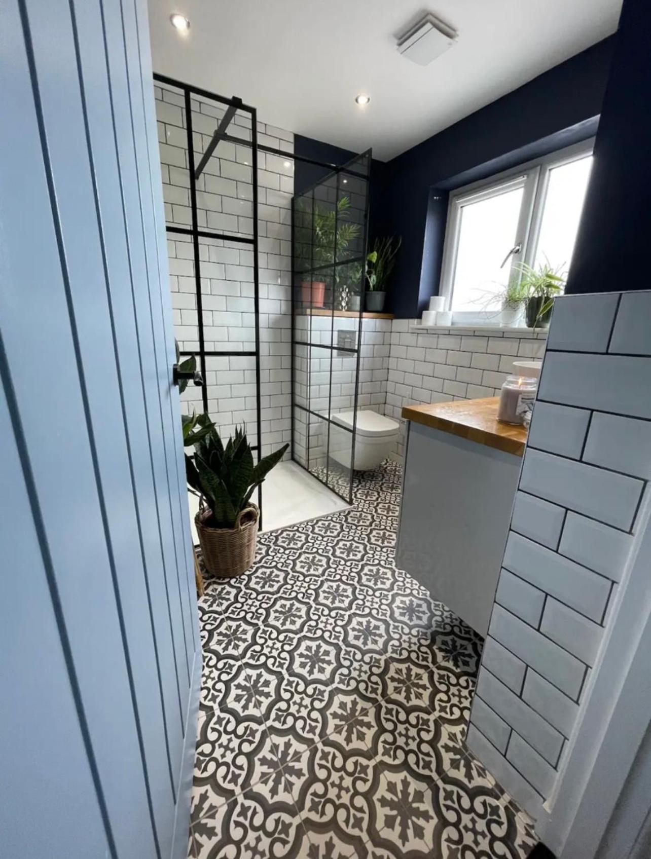 Private Room With Separate Shower And Free Parking เอดินบะระ ภายนอก รูปภาพ
